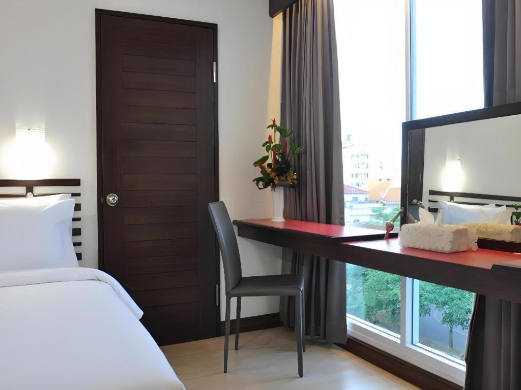 The Color Hotel Хат Яй Екстериор снимка
