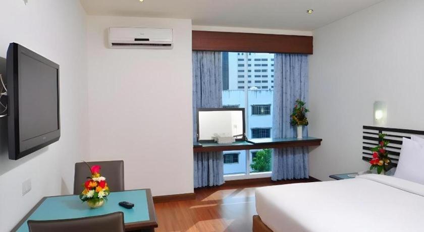 The Color Hotel Хат Яй Екстериор снимка